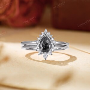 Conjunto de anéis de noivado - Conjunto de alianças com diamantes sal e pimenta, aliança curva da HENRYROCKY imagem 10