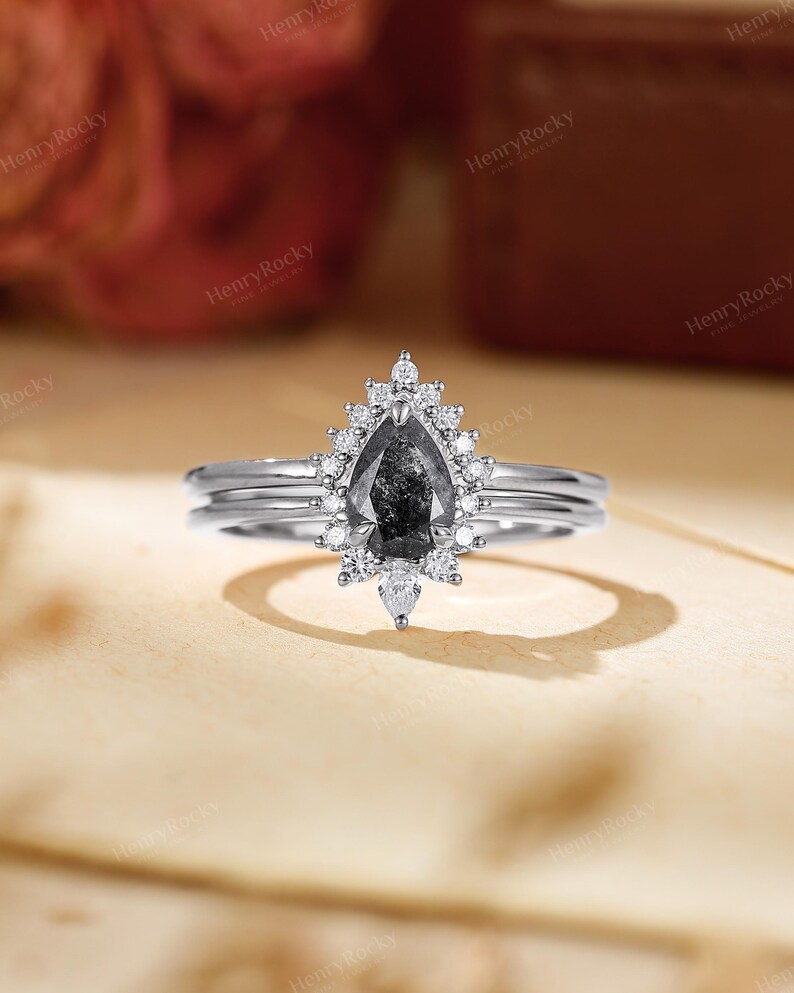 Conjunto de anéis de noivado - Conjunto de alianças com diamantes sal e pimenta, aliança curva da HENRYROCKY imagem 10