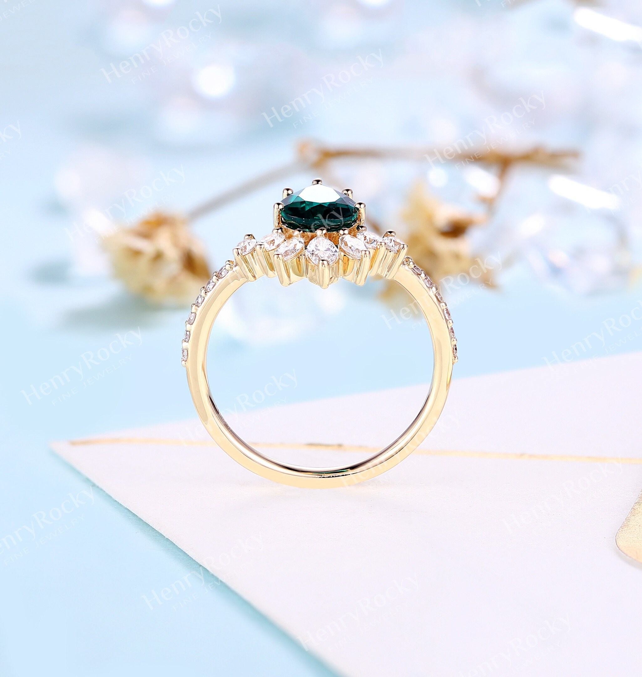 エメラルドエンゲージリング イエローゴールドリング | ペアカット結婚 