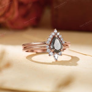 Conjunto de anéis de noivado - Conjunto de alianças com diamantes sal e pimenta, aliança curva da HENRYROCKY imagem 6