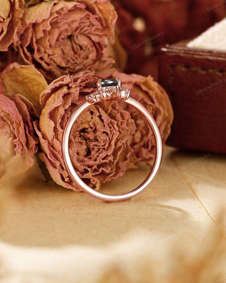 Conjunto de anéis de noivado - Conjunto de alianças com diamantes sal e pimenta, aliança curva da HENRYROCKY imagem 9