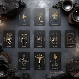 NIEUW! Ascension Tarot's Arcanum Orakel | Traditioneel tarotdeck van 78 kaarten | Rider-Waite | Indie kleine batch | Zwart en goud ** PRE-ORDER VOOR 11 juli