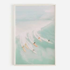 Atrapando una ola, arte de la pared de surf, impresión de surf en el océano, fotografía de olas de surf, impresiones costeras, decoración del hogar de surf en la playa, impresión descargable