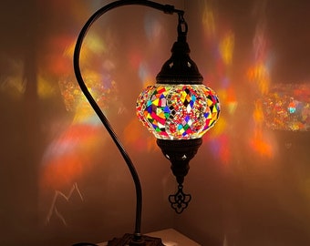 Consegna GRATUITA Lampadina a LED Lampada da tavolo da scrivania con collo di cigno in vetro colorato marocchino, mosaico turco, certificata UE UK