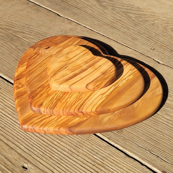 Olive Wood Heart Shape Board - Personalised Heart Shape Cutting Board, House Warming Gift, Valentine's Day