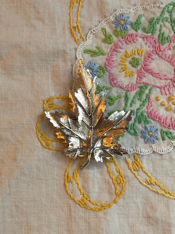 60s 70s Brushed Silver Tone Maple Leaf Brooch - image 4