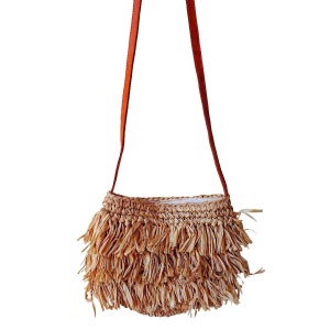 Betty raffia clutch bag with fringes; Clutch with fringes; Boho bag; Bohemian chic style; Natural fiber bag; Trendy bag