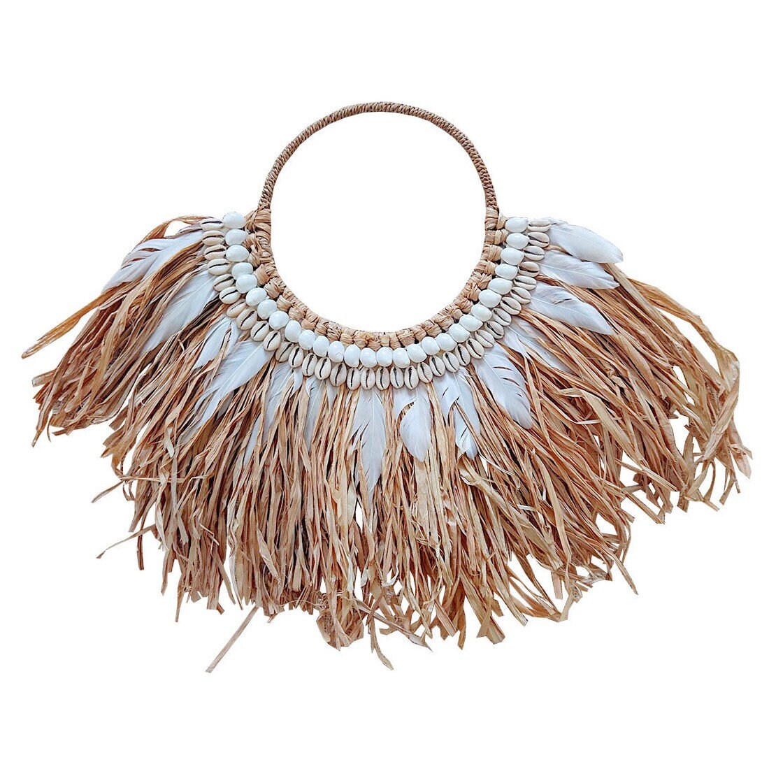 Décoration Murale en Raphia, Plumes et Coquillages