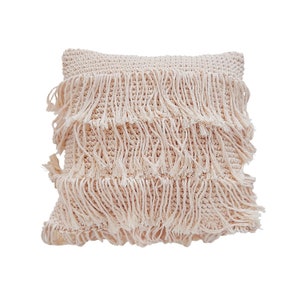 Perla cushion cover in macramé with fringes