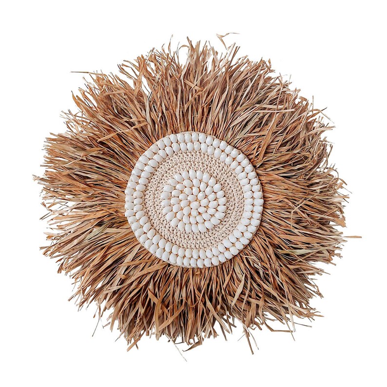 Wall decoration in raffia, macramé and white shells Wall decoration in raffia, macramé and white shells