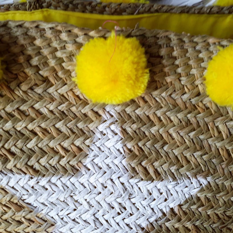 Star beach basket in sea rush yellow pompoms