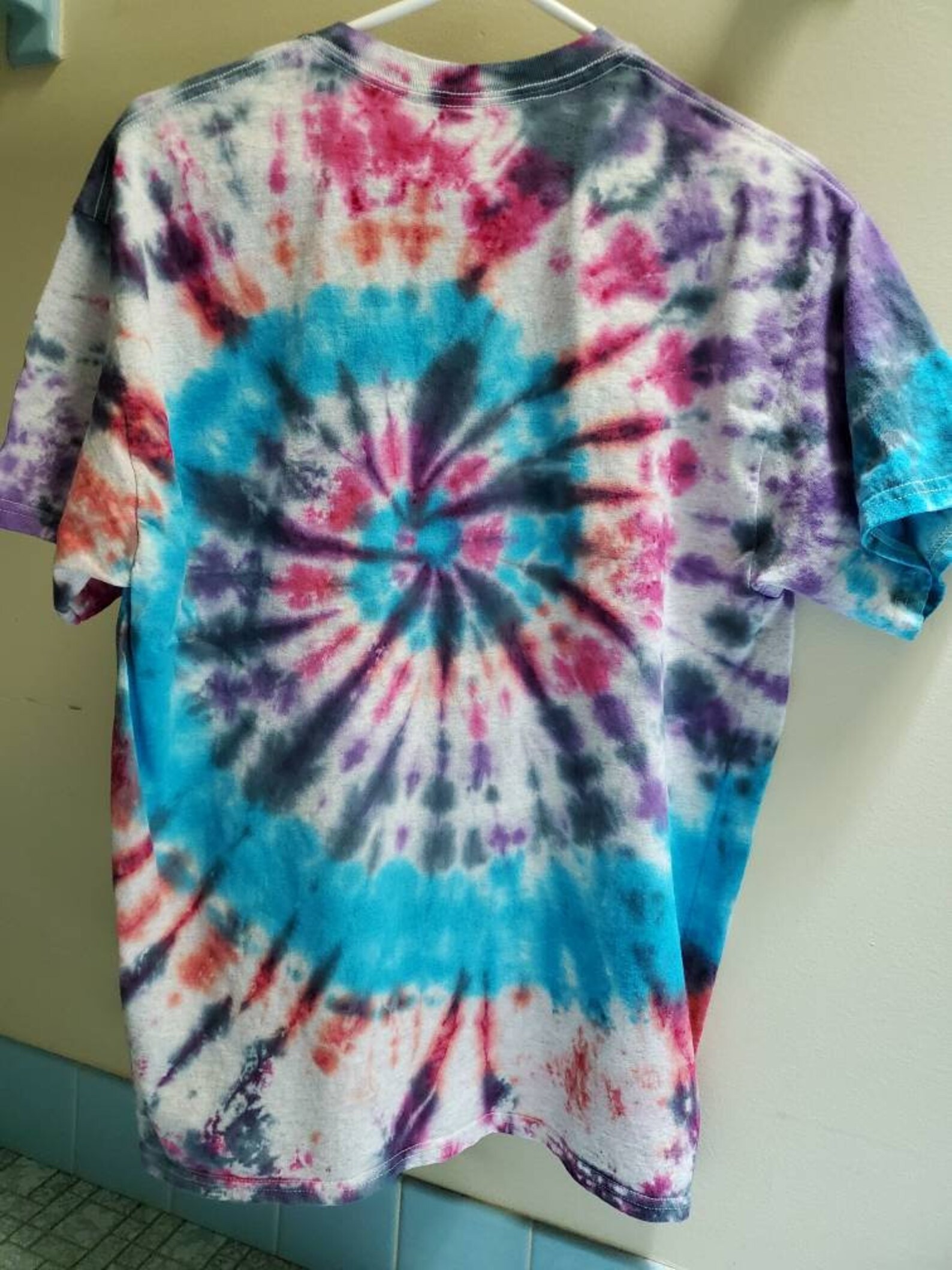 how to make a spiral tie dye shirt