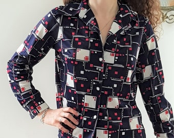 Vintage 1970s shirt, funky abstract print, red and blue. UK 14