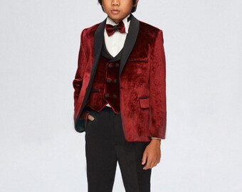 Dapper Elegance: Tuxedo Jacket 5-Piece Suit with Burgundy Velvet Touch - Perfect Ring Bearer Outfit and First Birthday Boy's Dressy Ensemble