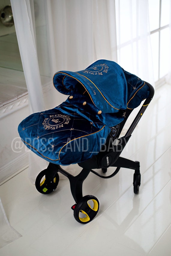 Königliche Eleganz: Royal Blau mit Gold Akzenten Doona Autositzbezug Set  Stilvolles Zubehör für Babyschalen und Kinderwagen. - .de