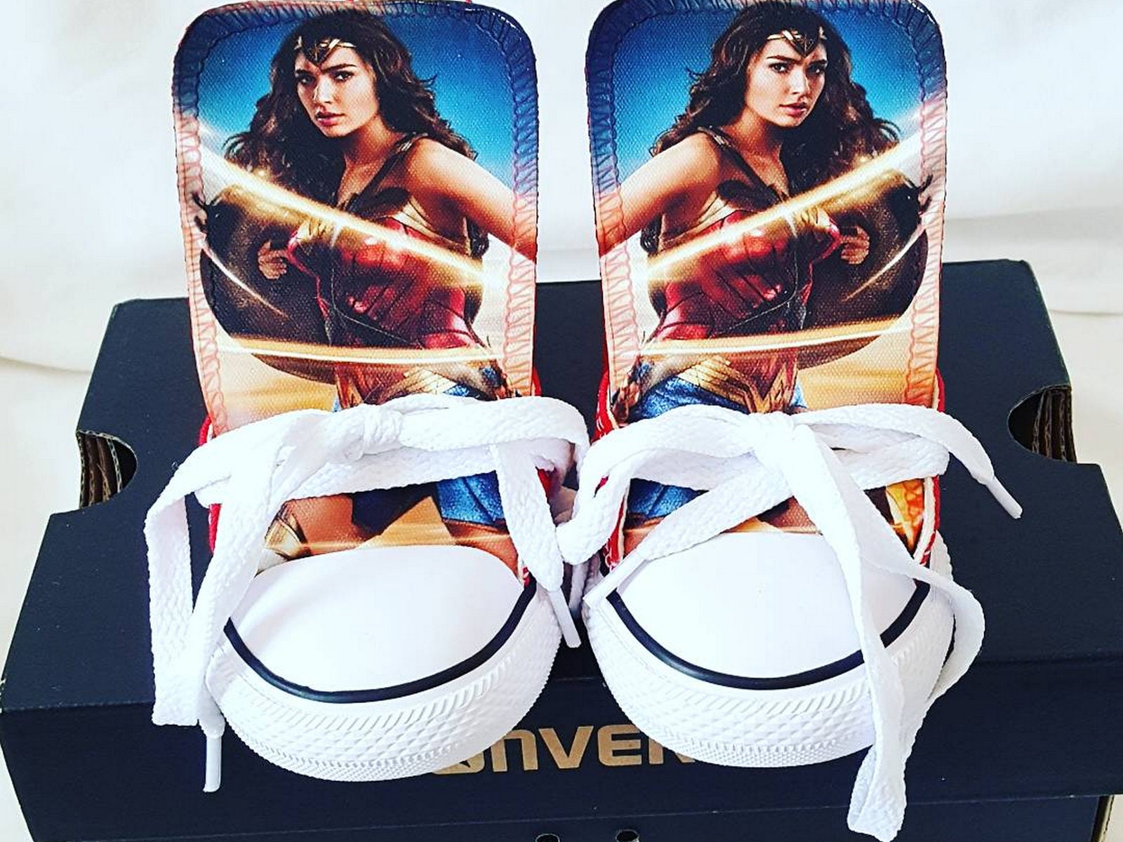 converse wonder woman chucks