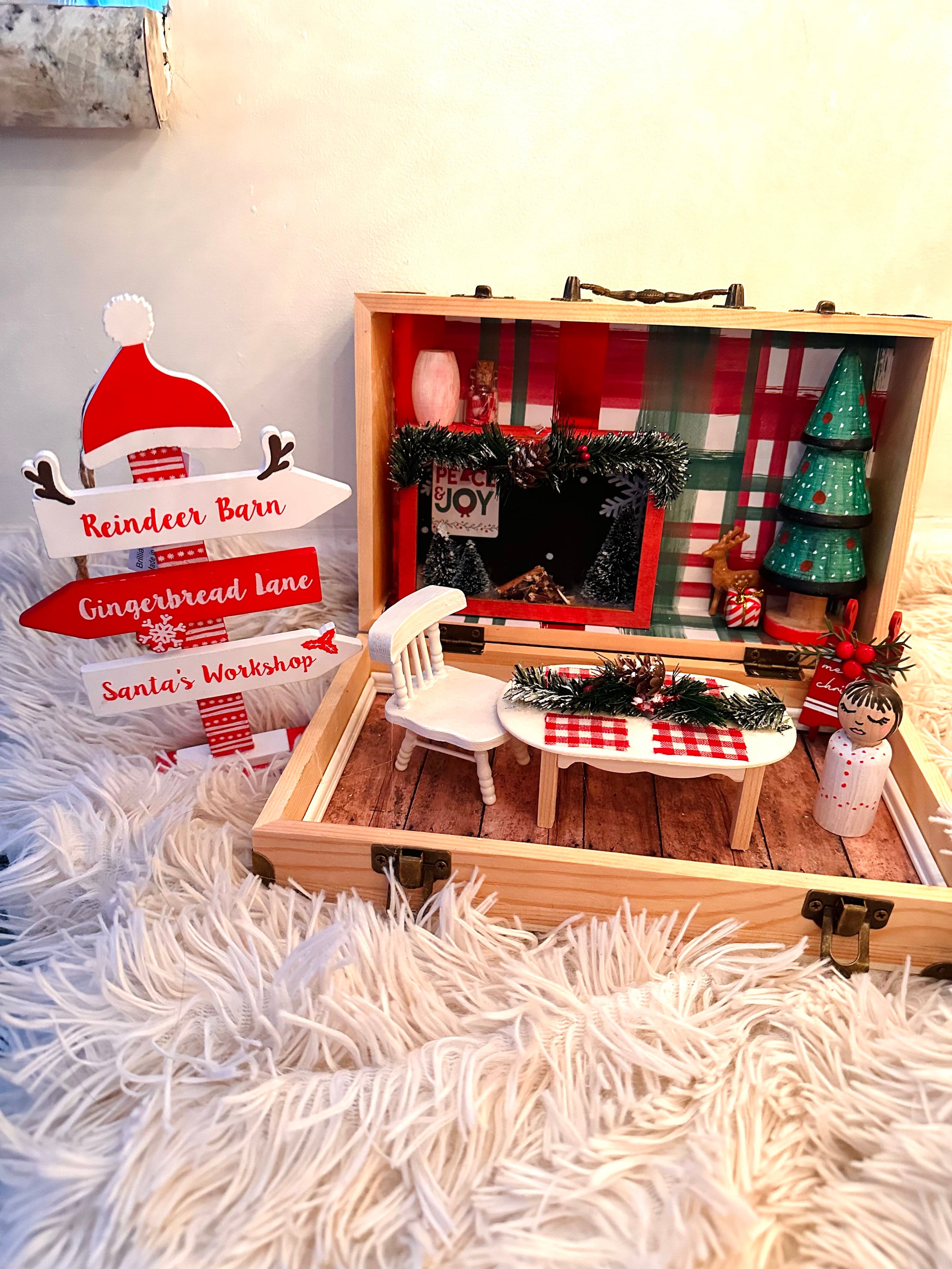 Christmas portable dollhouse