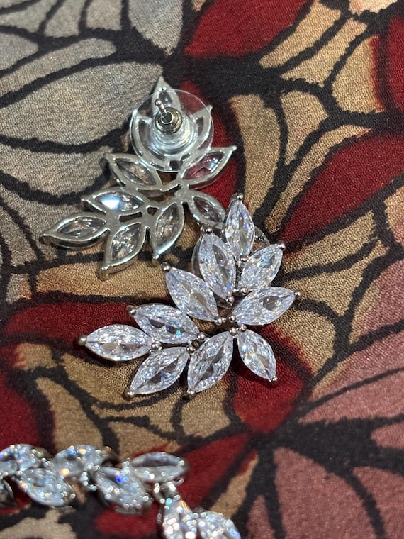 Silvertone and sparkling set of clear rhinestone … - image 3