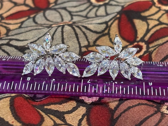 Silvertone and sparkling set of clear rhinestone … - image 5