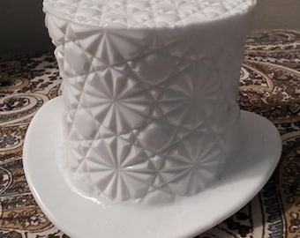 Vintage Fenton Large Milk Glass Top Hat - Daisy and Button pattern - Pre-Logo