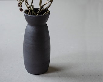 Black stonware vase 19cm