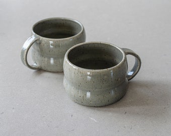 Bubble coffe mug, glossy gray-blue with dots