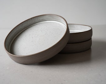 Minimalistic plate, brown-beige