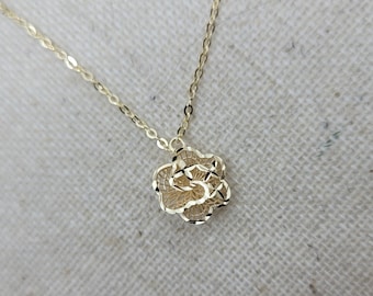 Collar con colgante de flor de oro macizo de 18 quilates: joyería minimalista impresa en 3D
