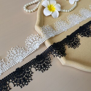 1.7" beautiful bridal lace decorates Venice, exquisite fan-shaped lace is used for DIY wedding dress sewing supplies