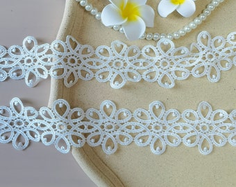 2 yards of exquisite white Venetian lace trim, suitable for wedding jewelry costume design