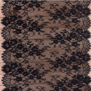 Vintage black / white Chantilly eyelash lace fabric for wedding table flags, veils, shawls, headscarves, clothing