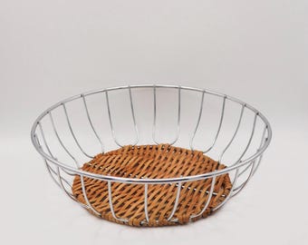 Stainless steel basket/serving tray with wooden detail