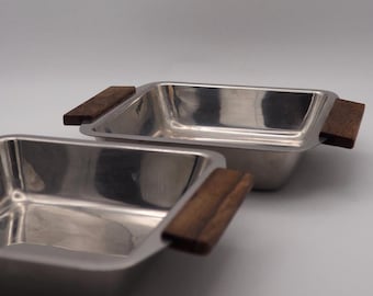 Set of 2 serving bowls made of stainless steel with wooden detail