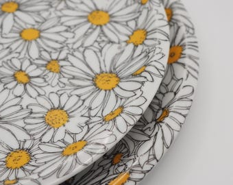 Vintage Ikea plates (M) - 4x dinner plates with floral/daisy pattern - 70s design Marguerite Walfridson