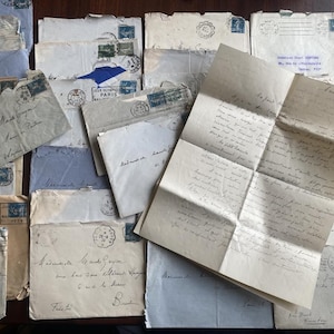 Cartas de amor francesas antiguas de la década de 1920 desde París. Se venden en un conjunto.