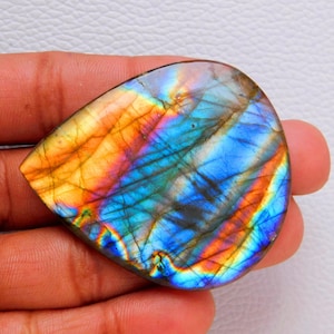 Attrayant pendentif cabochon en labradorite multicolore pourpre rare arc-en-ciel flashy, fabrication de bijoux, pierre de labradorite 52 x 45 x 6 mm, 105 cr