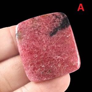 Cabochon di rodonite! Pietra preziosa di rodonite rosa! Pietra di rodonite smeraldo! Cristallo! Benefici! Braccialetto! Proprietà! Pendente Pietra preziosa sciolta