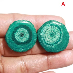Cabochão de ágata drusa solar verde! Verde! Par! Redondo! Longo! Quartzo solar de design sofisticado, pedra preciosa solta para fabricação de joias. Drusa de pedra