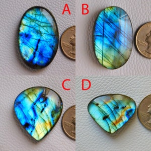 Pedra preciosa de labradorita azul, contas de labradorita azul brilhante em formato de coração, cristais polidos à mão, cabochão de labradorita para joias