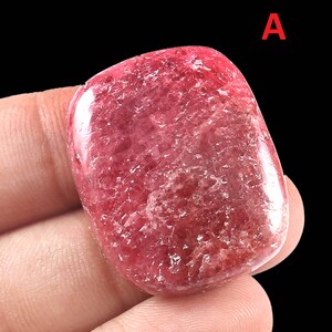 Cabochon di rodonite! Pietra preziosa di rodonite rosa! Pietra di rodonite smeraldo! Cristallo! Benefici! Braccialetto! Proprietà! Pendente Pietra preziosa sciolta