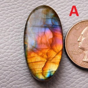 Raro e unico cabochon di labradorite multicolore viola! Pietra preziosa di labradorite multicolore viola di design! Forma e dimensione miste! Qualità AAA
