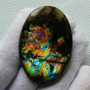 Cabochon di Labradorite Spectrolite viola Forma ovale, ciondolo con pietra preziosa di Labradorite Spectrolite Creazione di gioielli in argento Cabochon di pietre preziose sciolte