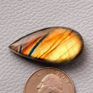 Pietra preziosa naturale di labradorite multistrato di design! Labradorite cabochon! Forma a pera! Pietra di labradorite appariscente in rame di qualità AAA