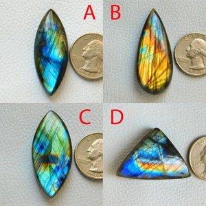 Cabochão de labradorita roxa natural multicolorida! Pedra preciosa de labradorita azul de designer! Anel e pingente de joalheria! Fornecimento de pedras preciosas soltas no atacado