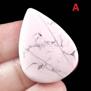 Cabochão de Howlita Natural - Lote por Atacado por Peso com Diferentes Formatos e Tamanhos Usados para Fabricação de Joias