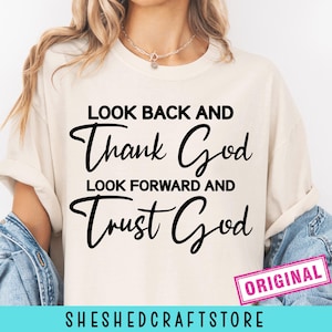 Guarda indietro e ringrazia Dio SVG PNG PDF, Fidati di Dio Svg, Citazioni cristiane Svg, Fede Svg, Silhouette, Cricut, Digitale, Scrittura Svg, Fede Svg