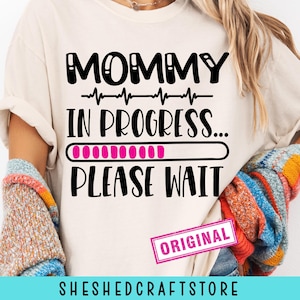 Maman en cours SVG, Svg enceinte, maternité, Svg nouvelle maman, faire-part de bébé, drôle de maman Svg, sexe révèlent Svg