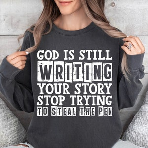 God Is Still Writing Your Story Svg, Funny Christian Svg, vrouwen van de Bijbel svg, Jezus svg, bijbel citaat svg, christelijke citaten svg
