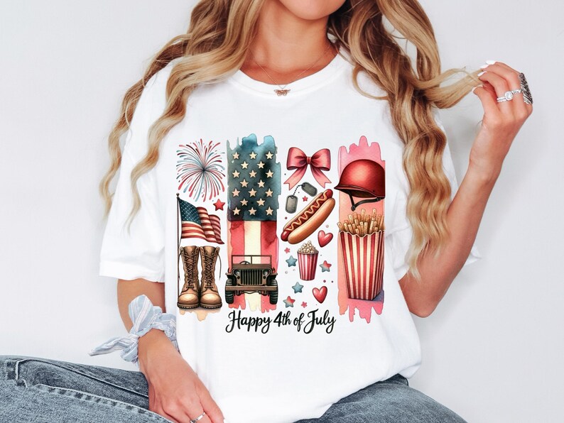 K&ouml;nnte beinhalten: Wei&szlig;es T-Shirt mit einem Grafikdesign, das eine amerikanische Flagge, Feuerwerk, einen Hotdog, Popcorn, einen Jeep und den Text "Happy 4th of July" zeigt.