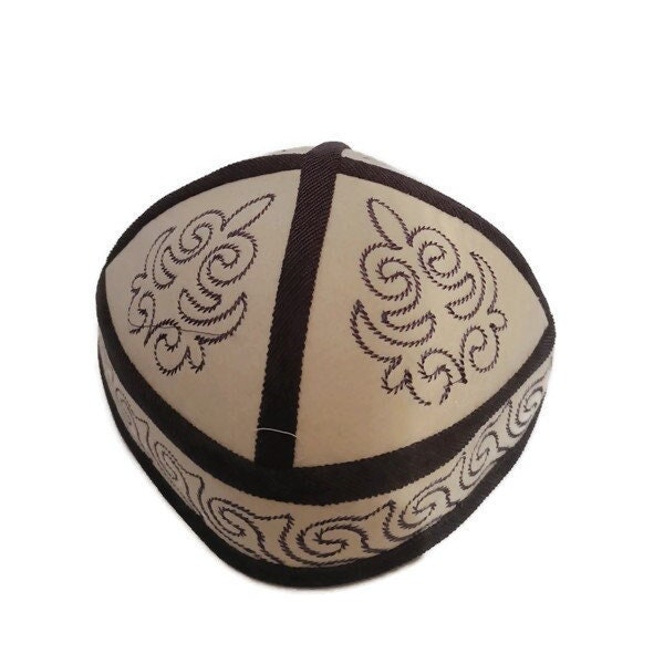 Men ethnic kufi kuchi kippah kipa fez taqiyah pillbox kofi tubeteika kente takke cap headwear skullcap nomadic Asian Kyrgyz Kazakh Tatar hat